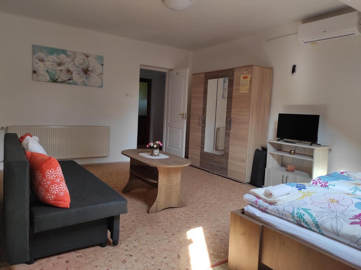 Appartamento Era Apartman Harkány Esterno foto